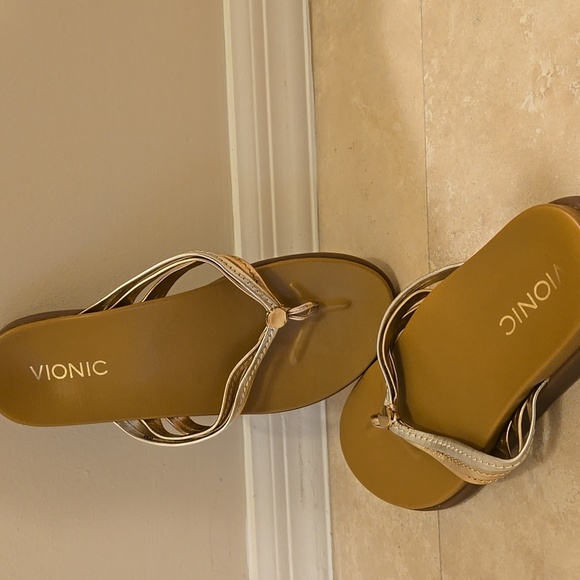 Vionic Palm Catalina Silver Gold Sandals Sz 8 - Picture 2 of 7